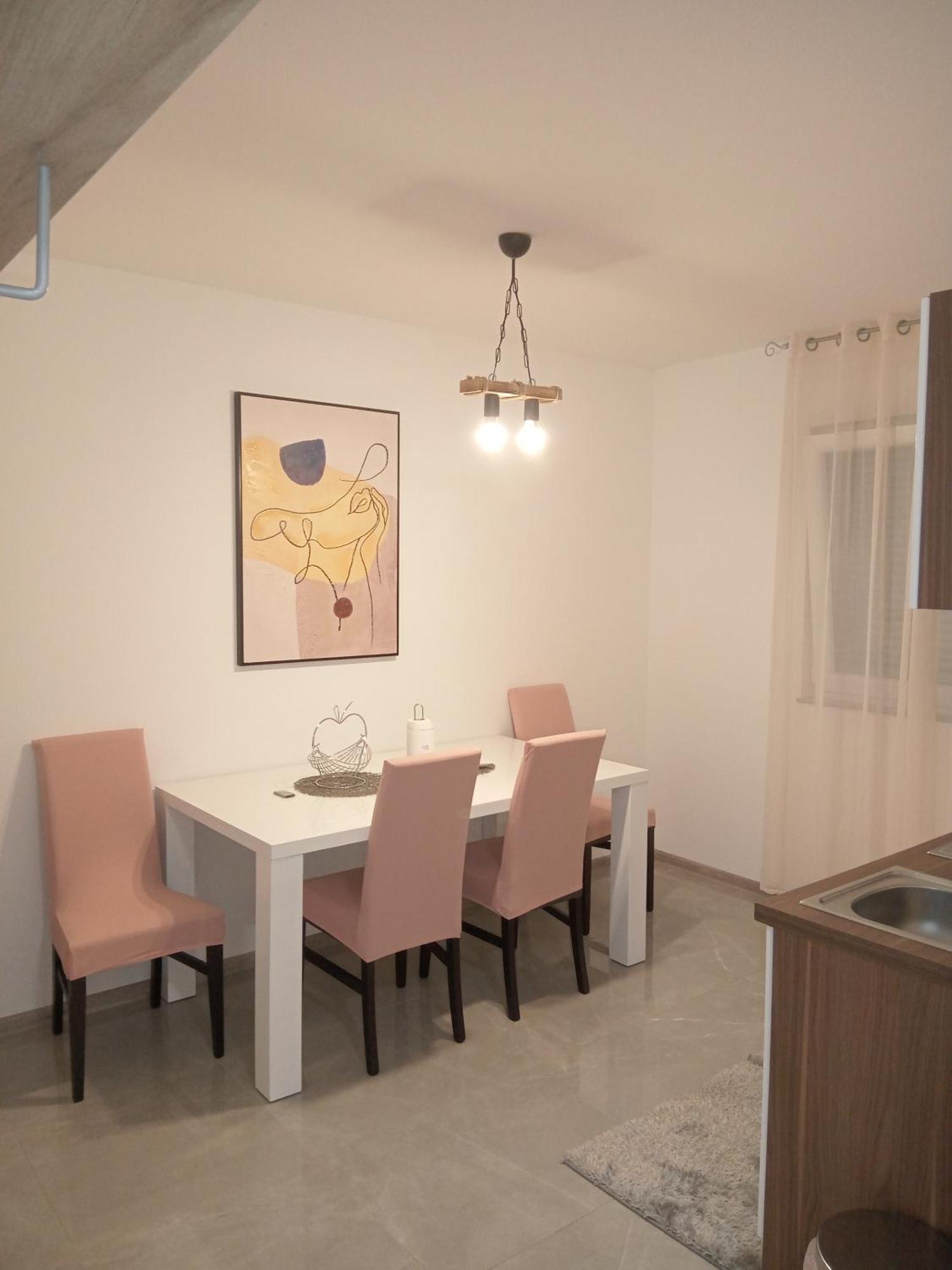סלוניי Guest House Happy Day מראה חיצוני תמונה