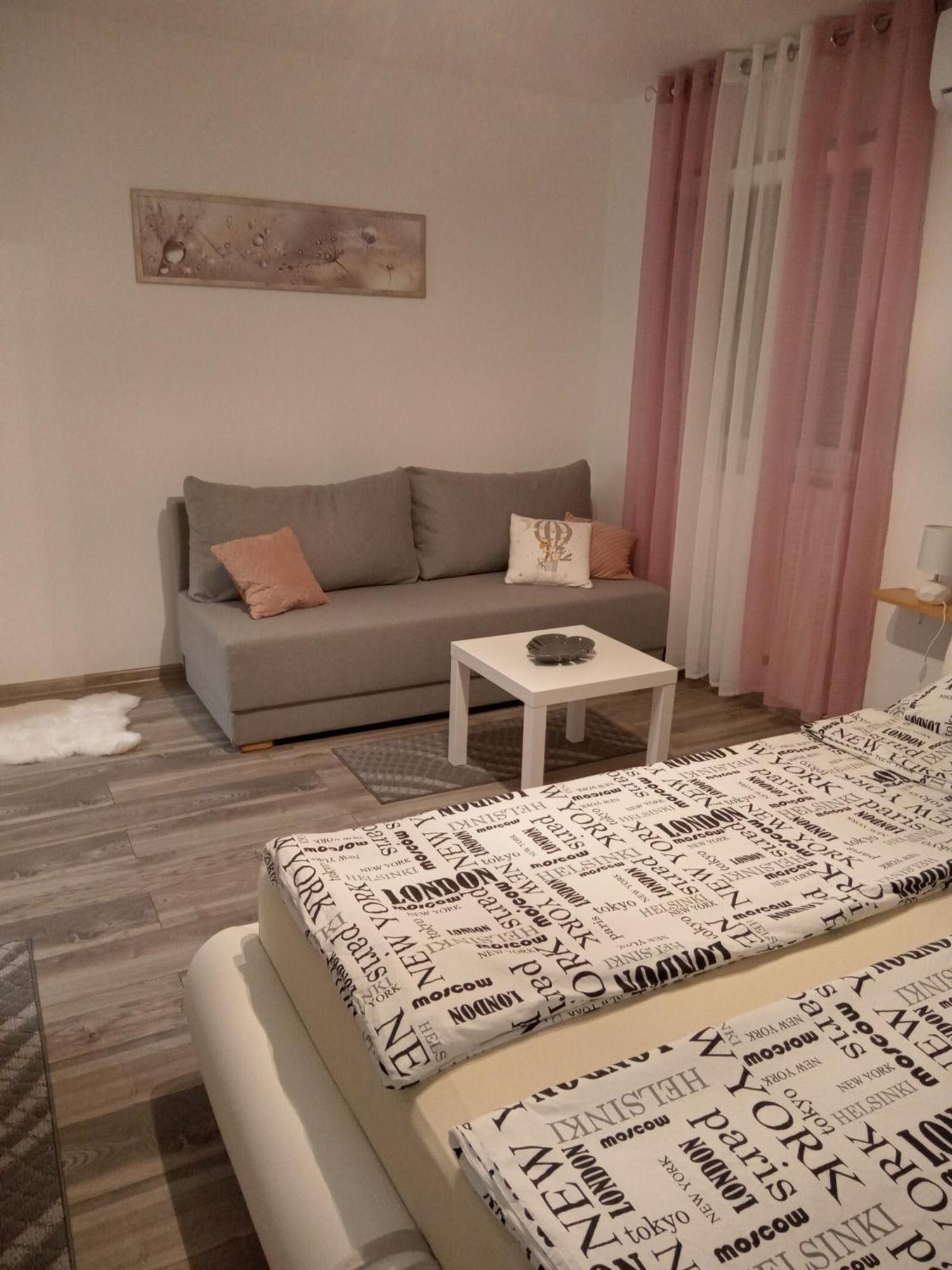 סלוניי Guest House Happy Day מראה חיצוני תמונה