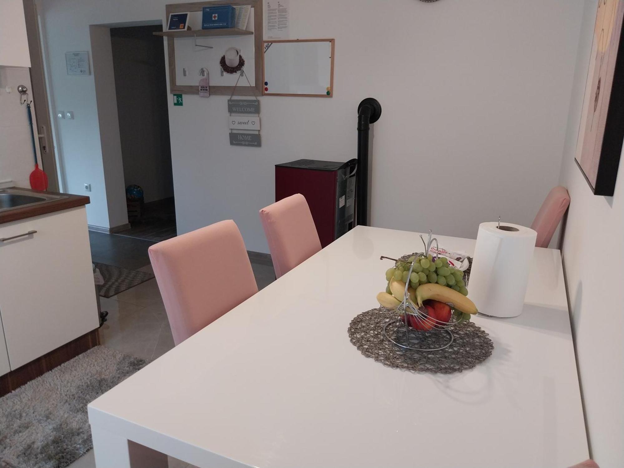 סלוניי Guest House Happy Day מראה חיצוני תמונה