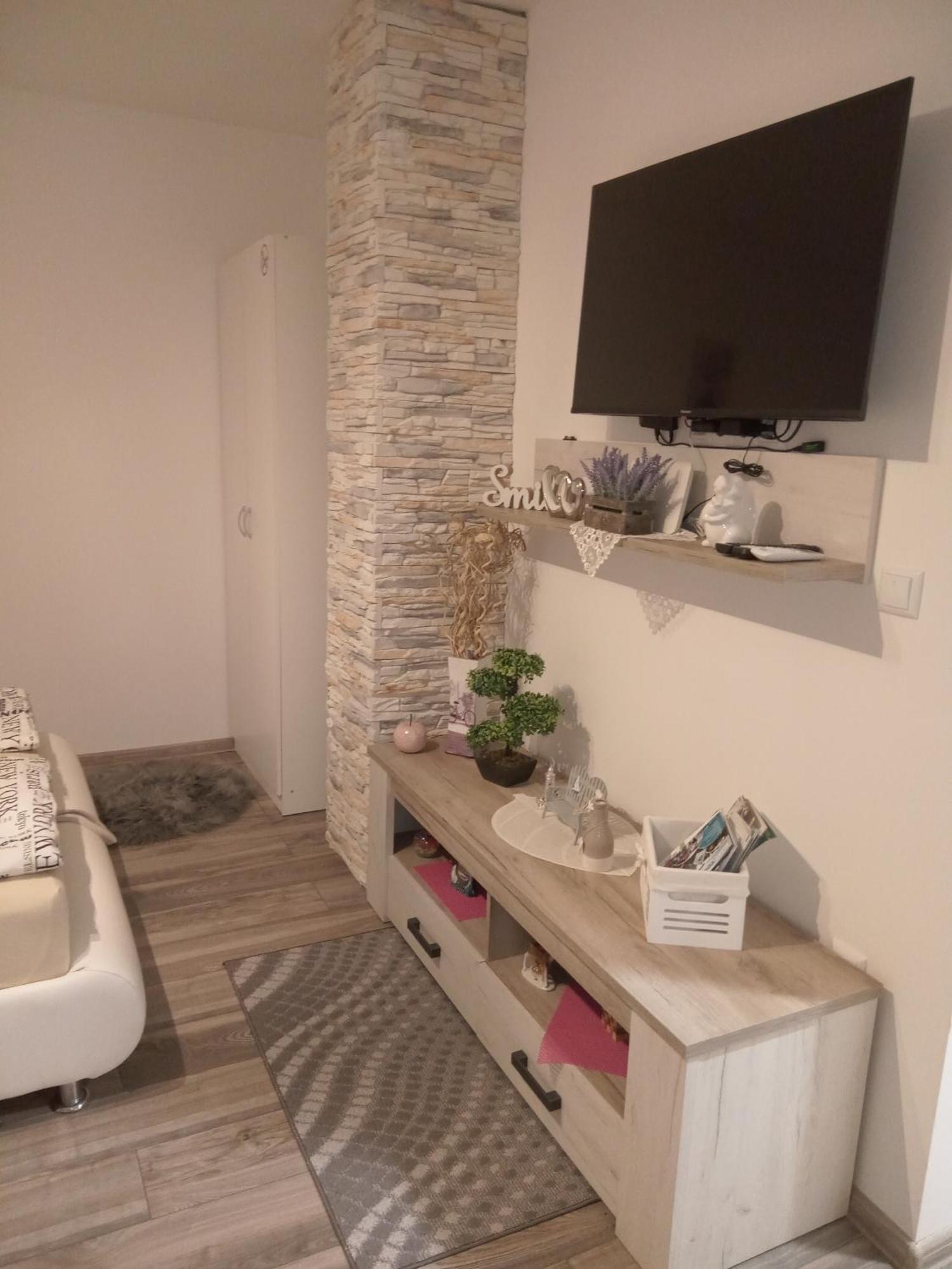 סלוניי Guest House Happy Day מראה חיצוני תמונה