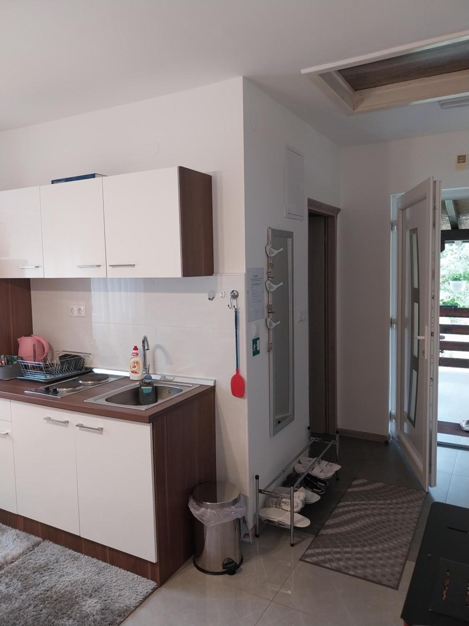 סלוניי Guest House Happy Day מראה חיצוני תמונה