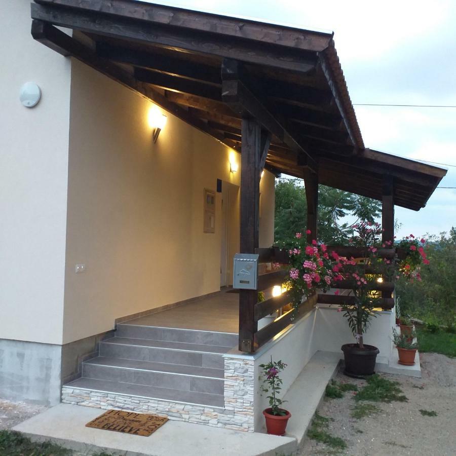 סלוניי Guest House Happy Day מראה חיצוני תמונה